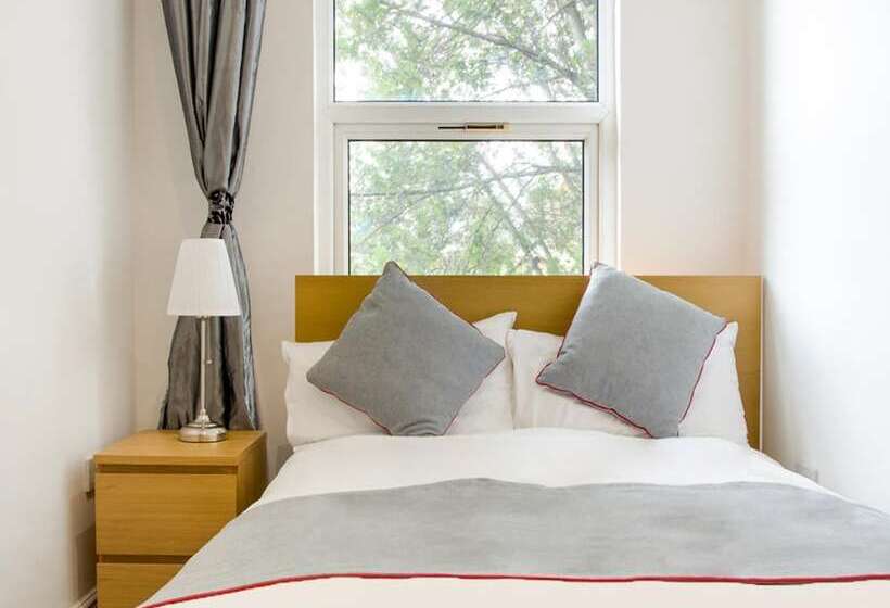 בית מלון כפרי Broadway Inn