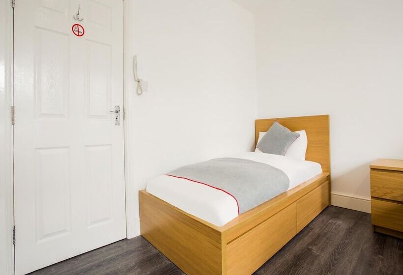 בית מלון כפרי Broadway Inn