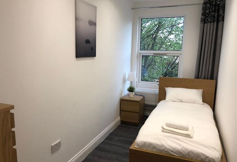 בית מלון כפרי Broadway Inn