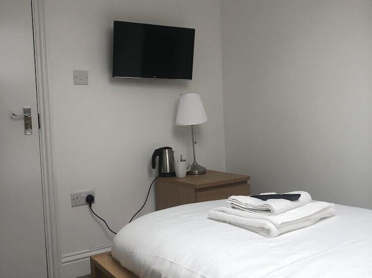 בית מלון כפרי Broadway Inn