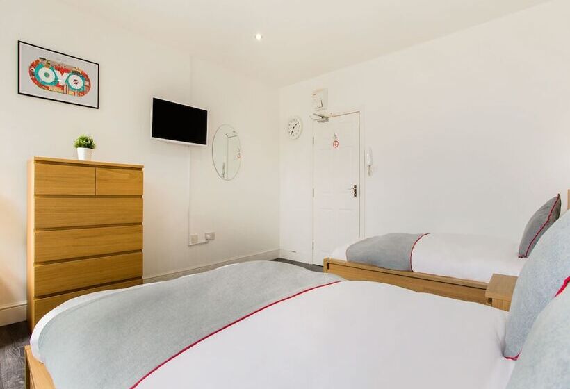 בית מלון כפרי Broadway Inn