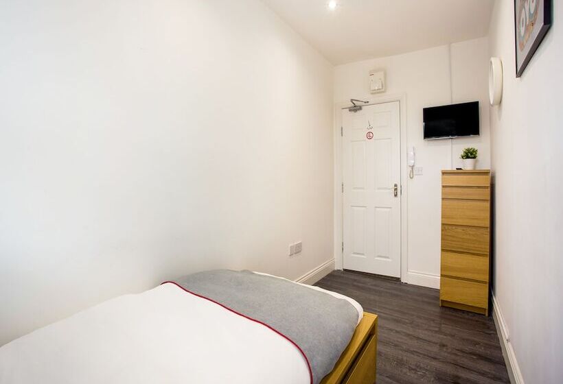 בית מלון כפרי Broadway Inn