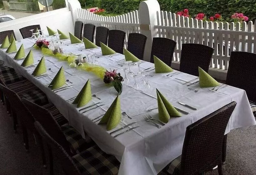 Hotelli Zum Weissen Mohren