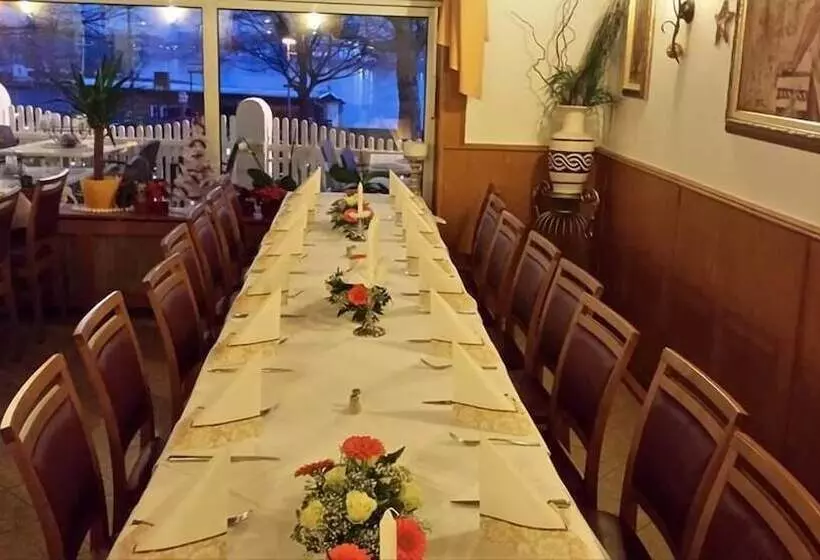 Hotelli Zum Weissen Mohren