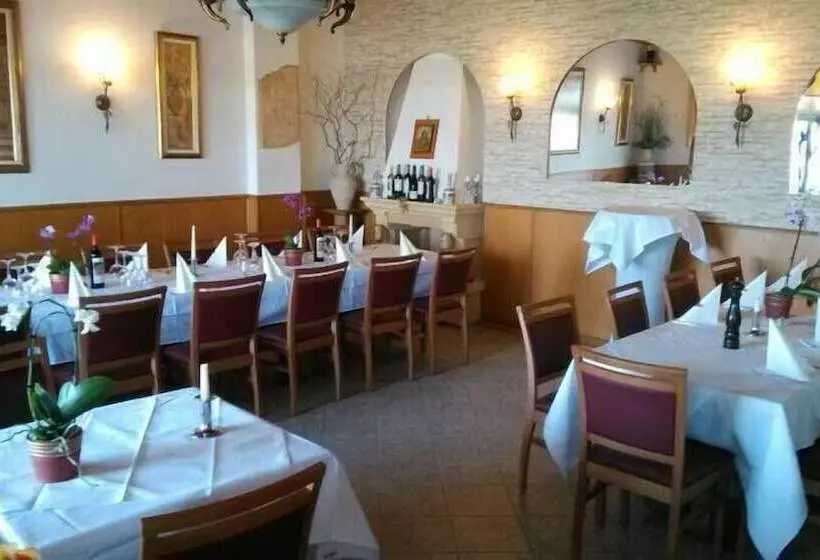 Hotelli Zum Weissen Mohren