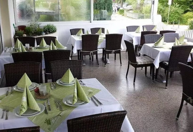 Hotelli Zum Weissen Mohren