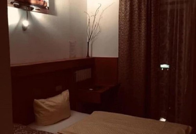 בית מלון כפרי Zum Weissen Mohren