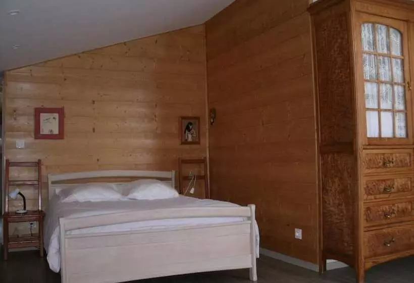 تختخواب و صبحانه La Ferme Des Buissons