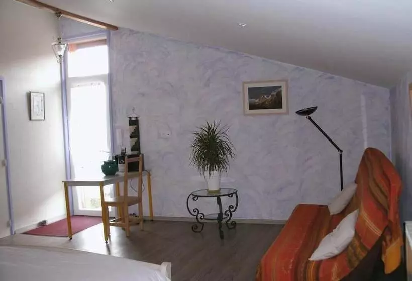 تختخواب و صبحانه La Ferme Des Buissons