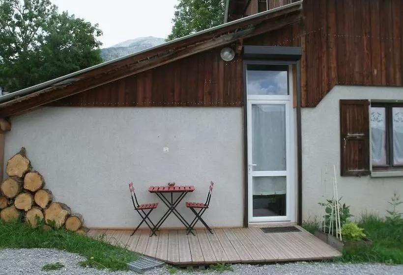 تختخواب و صبحانه La Ferme Des Buissons
