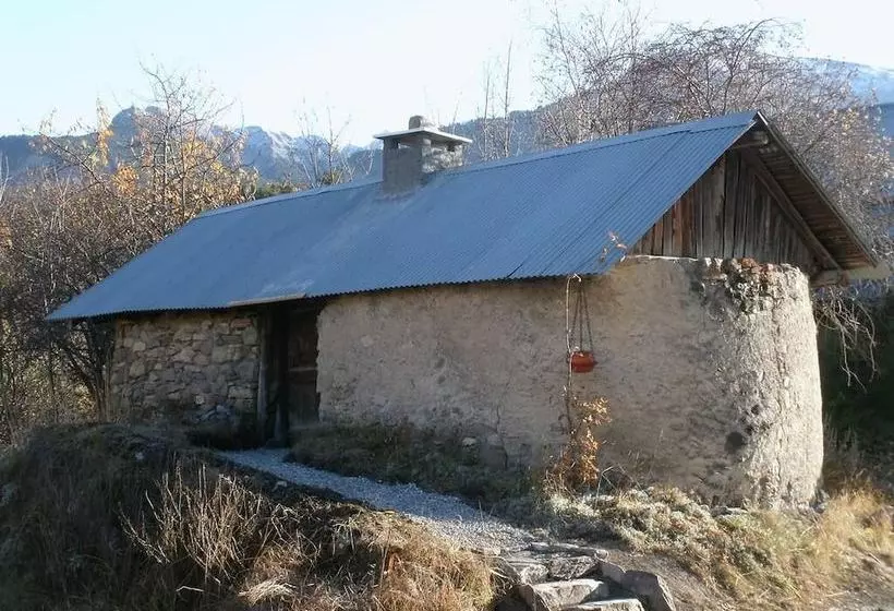 تختخواب و صبحانه La Ferme Des Buissons
