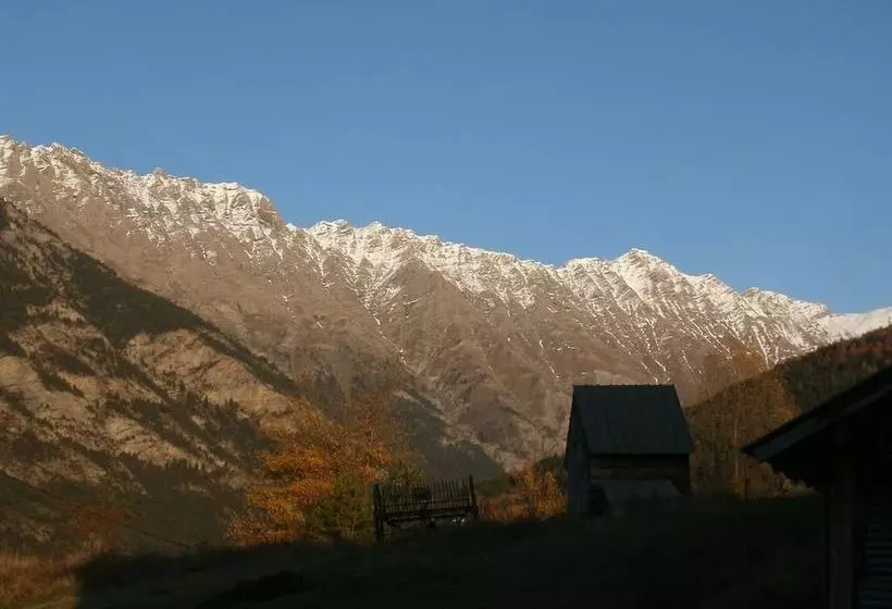 تختخواب و صبحانه La Ferme Des Buissons