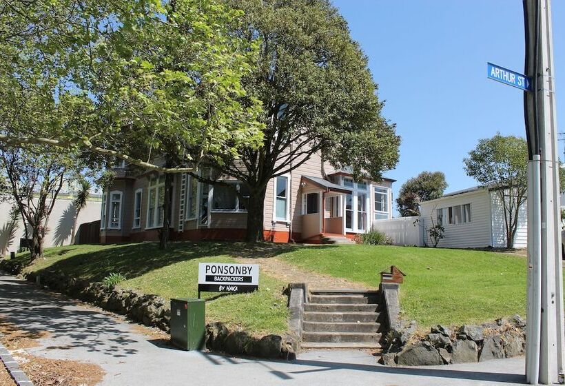 Haka Lodge Ponsonby   Hostel