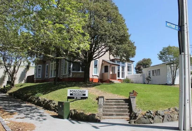 Haka Lodge Ponsonby   Hostel