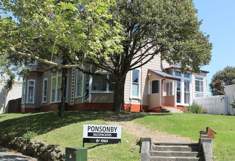 Haka Lodge Ponsonby   Hostel