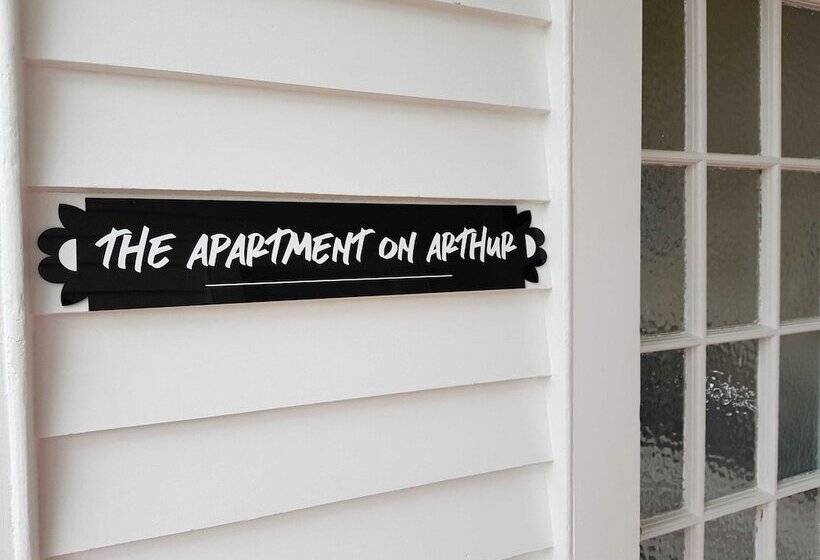 Haka Lodge Ponsonby   Hostel