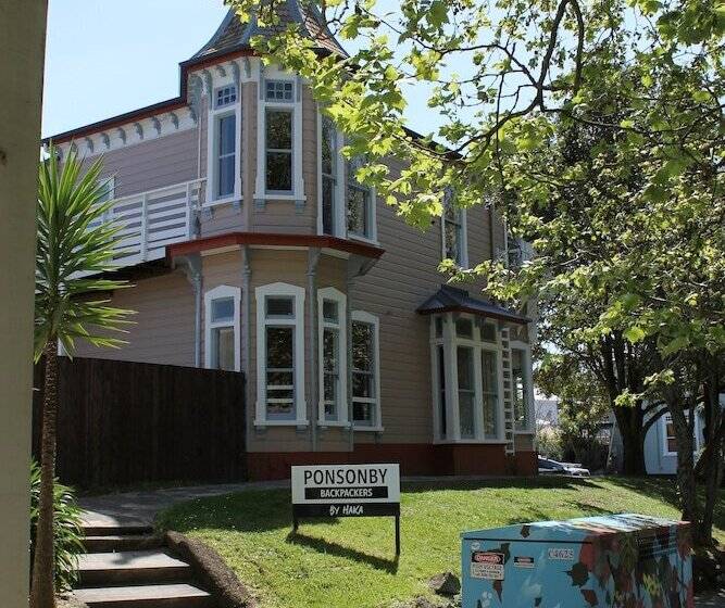 Haka Lodge Ponsonby   Hostel