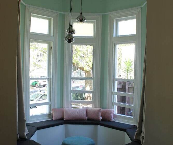 Haka Lodge Ponsonby   Hostel