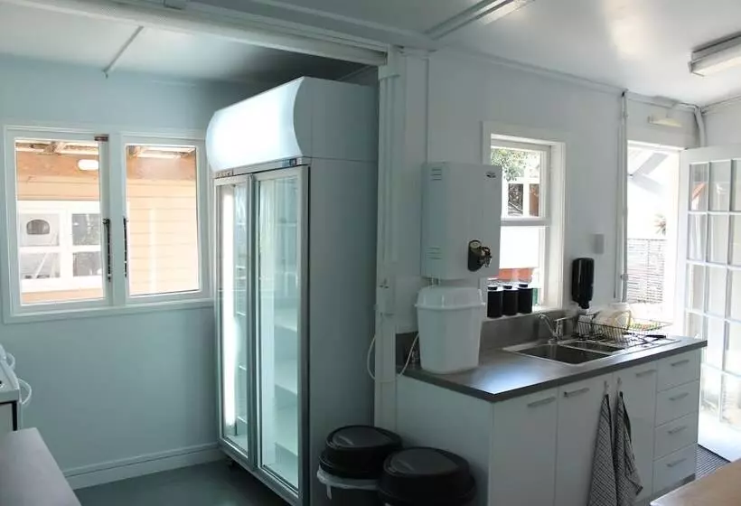Haka Lodge Ponsonby   Hostel