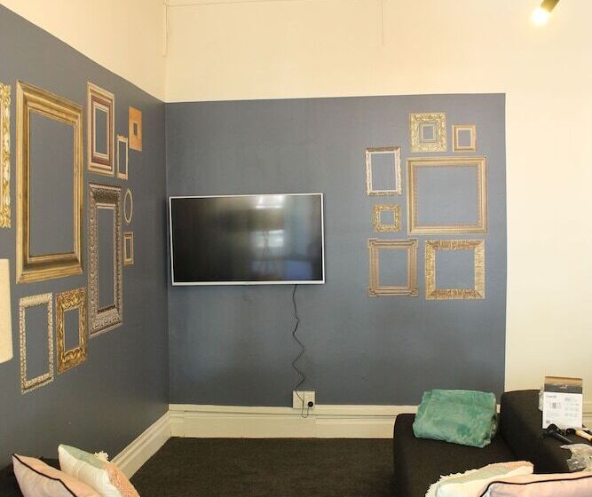 Haka Lodge Ponsonby   Hostel