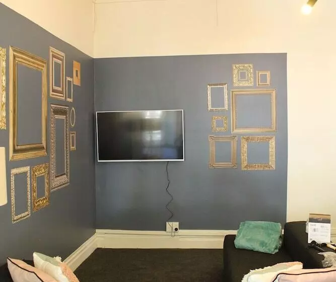 Haka Lodge Ponsonby   Hostel
