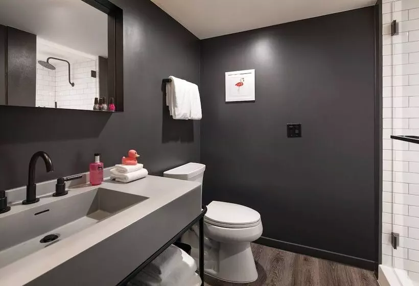 هتل Moxy Memphis Downtown