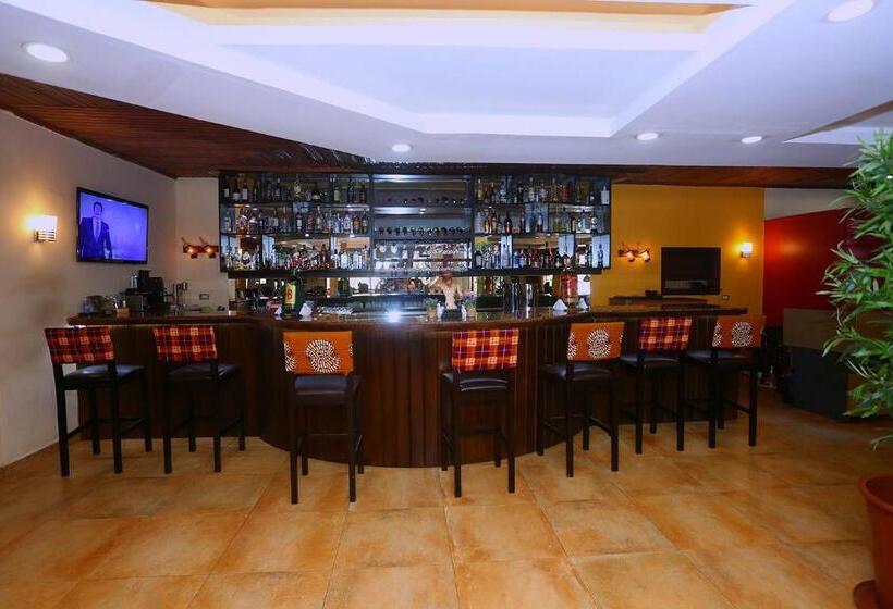 בית מלון כפרי The Cape