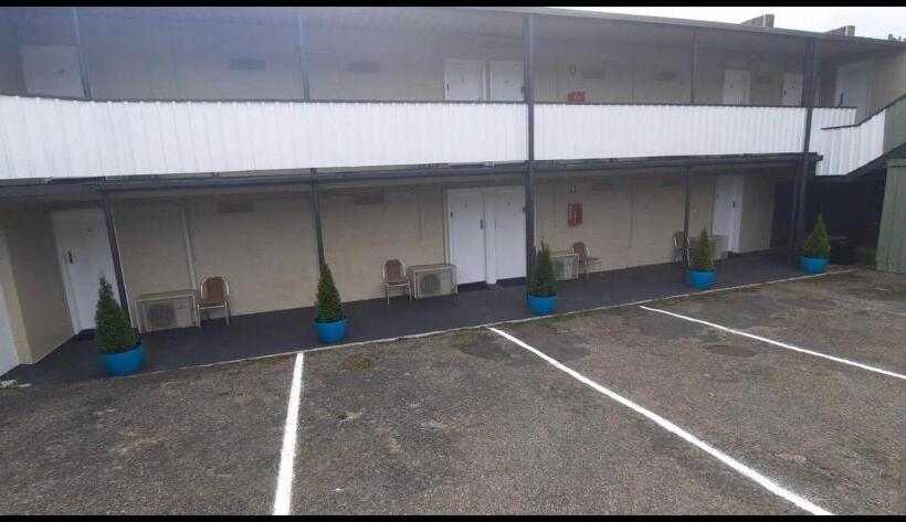 모텔 Mt Lyell Motor Inn