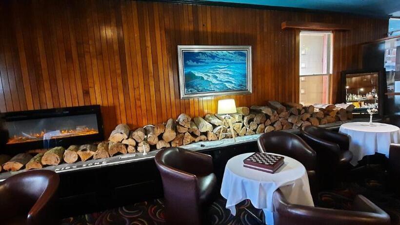 모텔 Mt Lyell Motor Inn