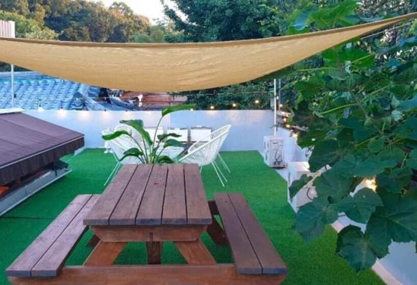 Пансион Jeonju Hongsi Hanok Guesthouse