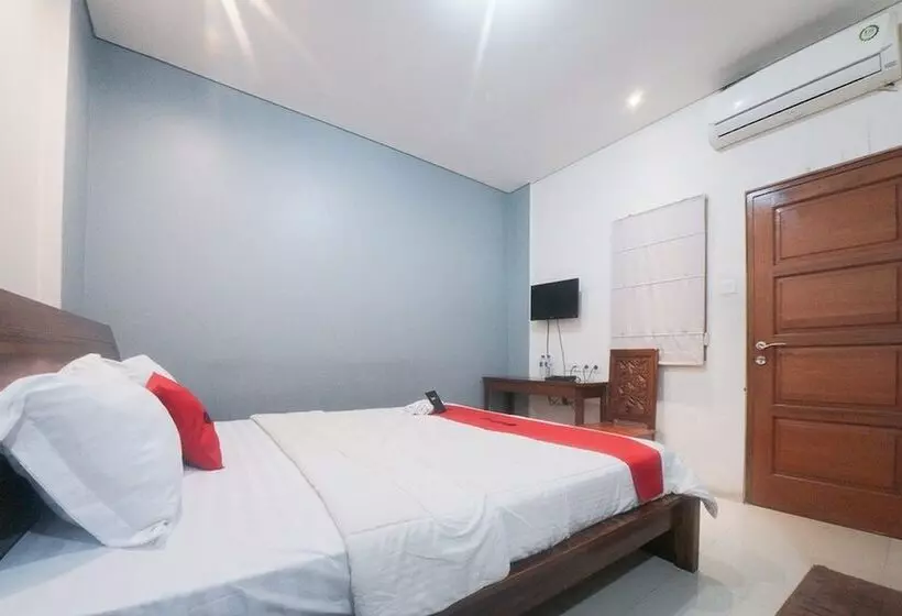 ペンション Reddoorz Plus Near Green Pramuka Square Mall