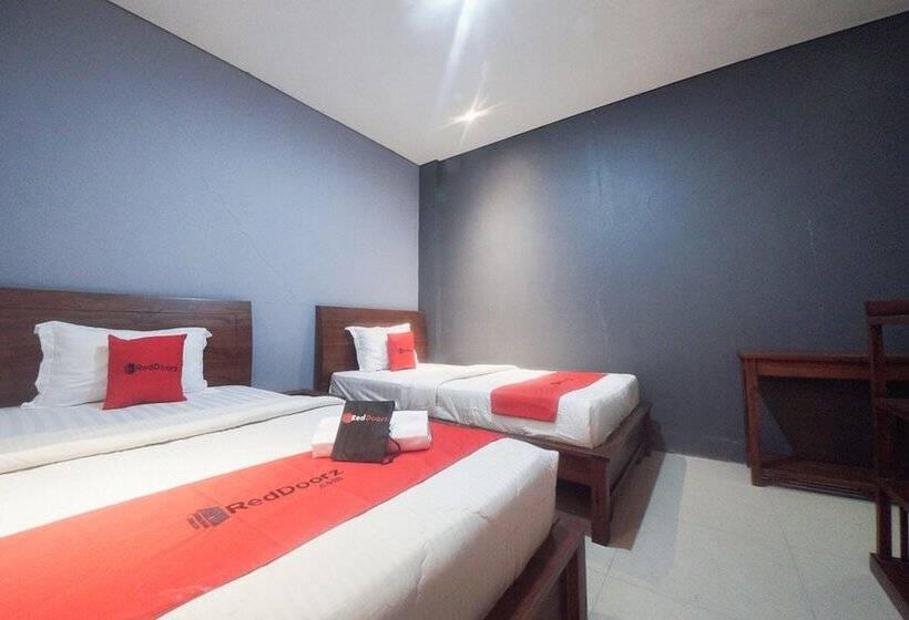 פנסיון Reddoorz Plus Near Green Pramuka Square Mall