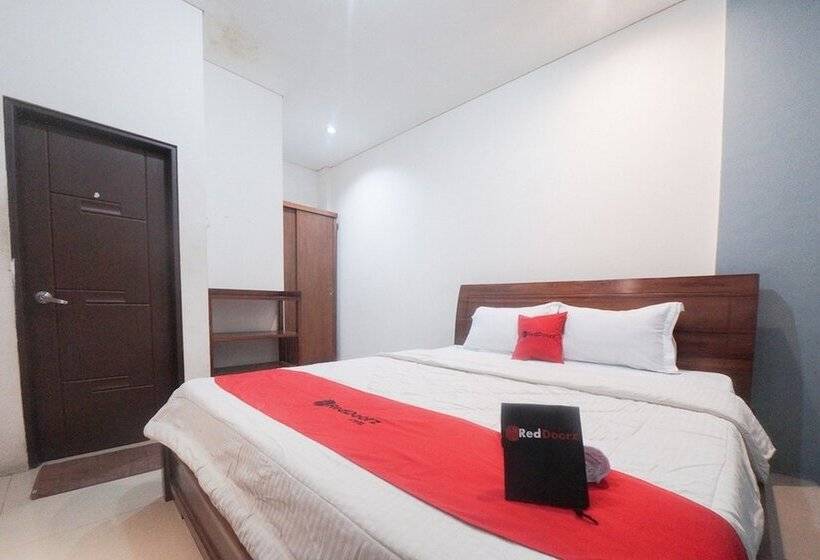 פנסיון Reddoorz Plus Near Green Pramuka Square Mall