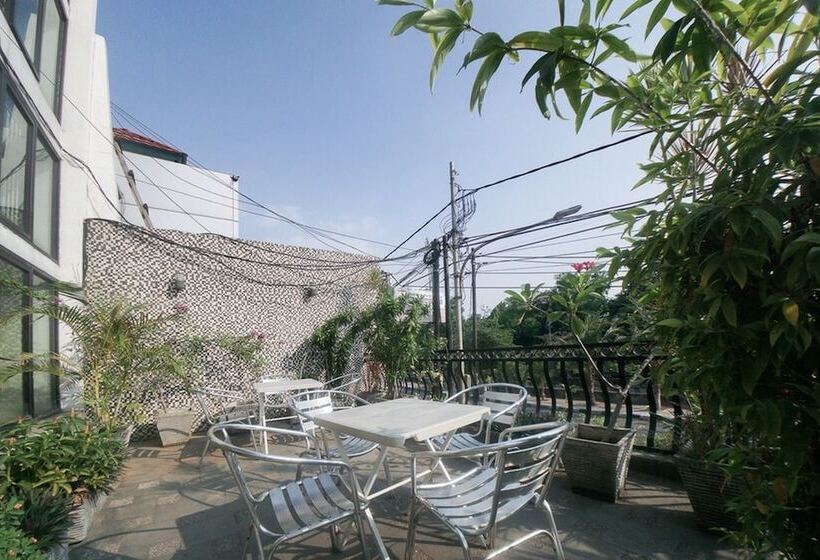 פנסיון Reddoorz Plus Near Green Pramuka Square Mall