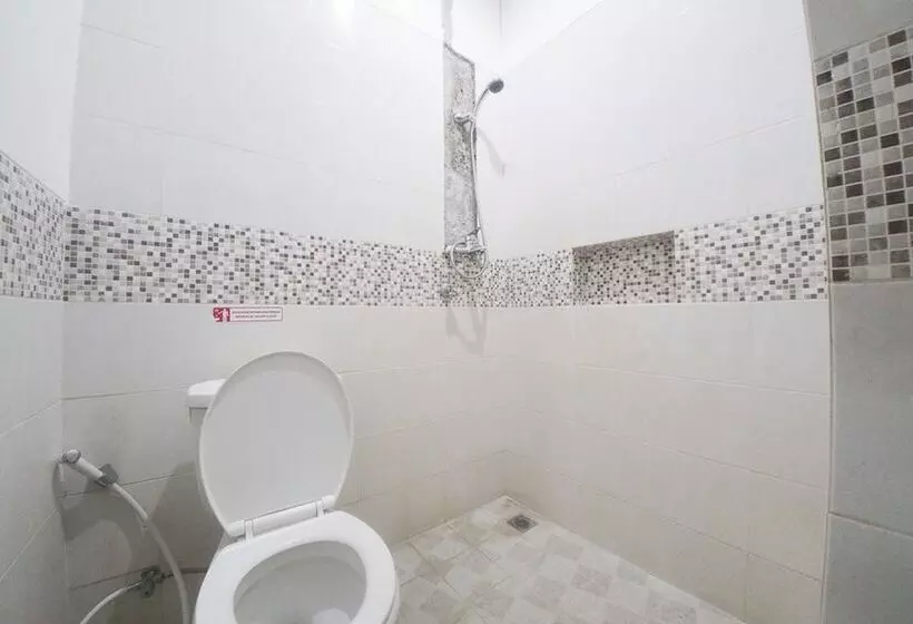 ペンション Reddoorz Plus Near Green Pramuka Square Mall