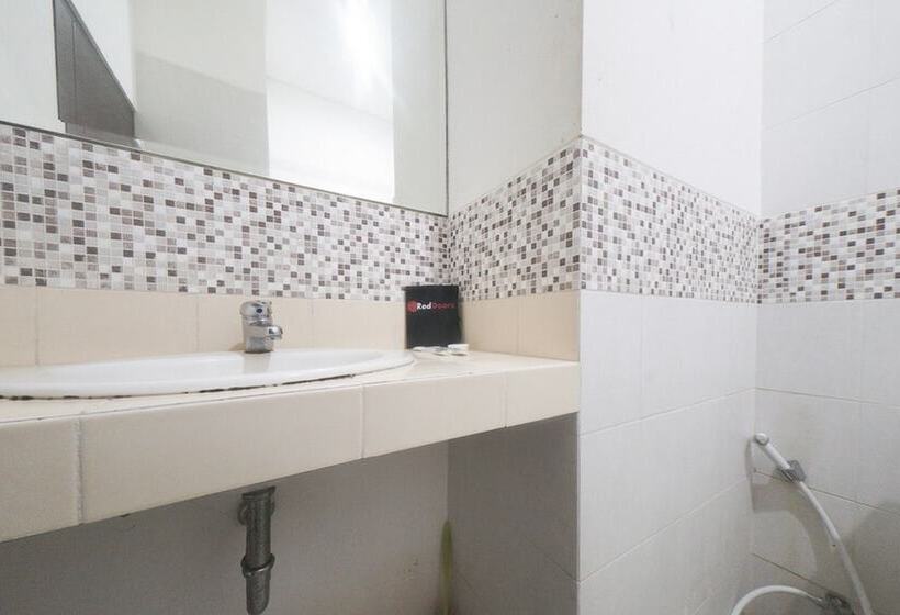 פנסיון Reddoorz Plus Near Green Pramuka Square Mall