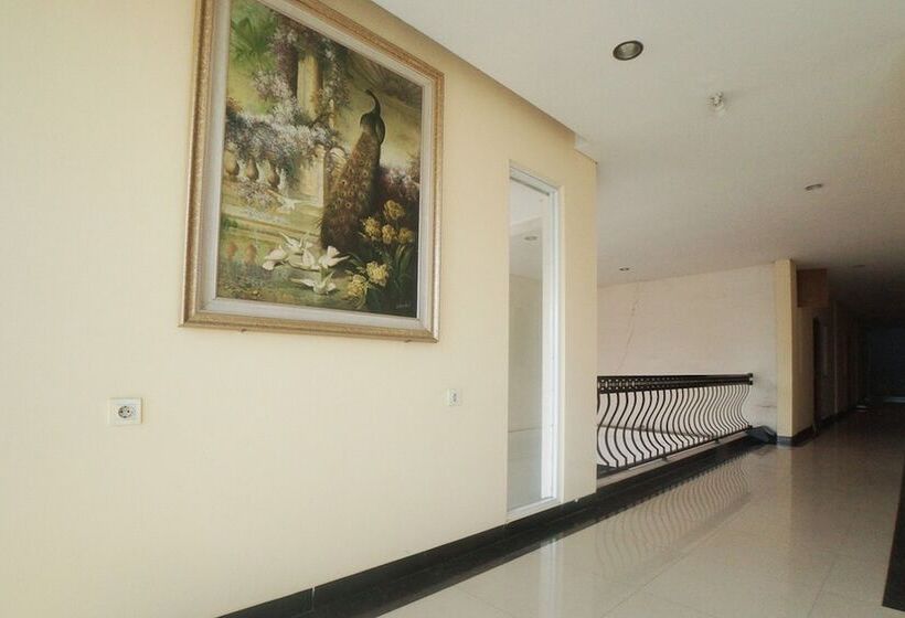 פנסיון Reddoorz Plus Near Green Pramuka Square Mall