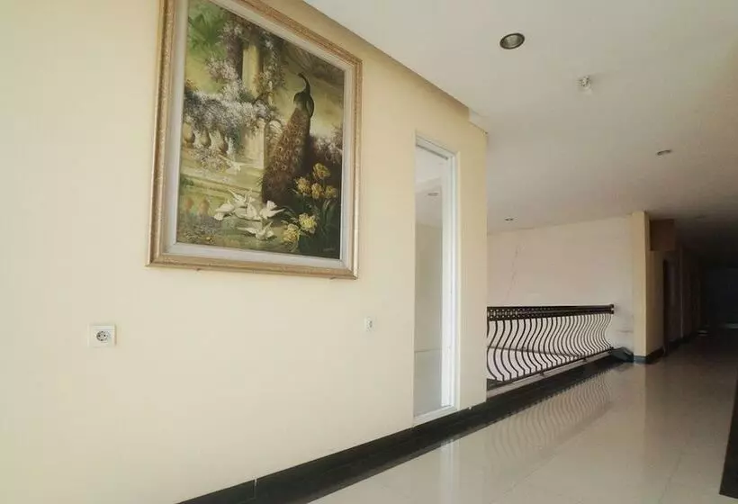 ペンション Reddoorz Plus Near Green Pramuka Square Mall