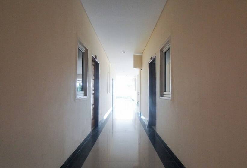 פנסיון Reddoorz Plus Near Green Pramuka Square Mall