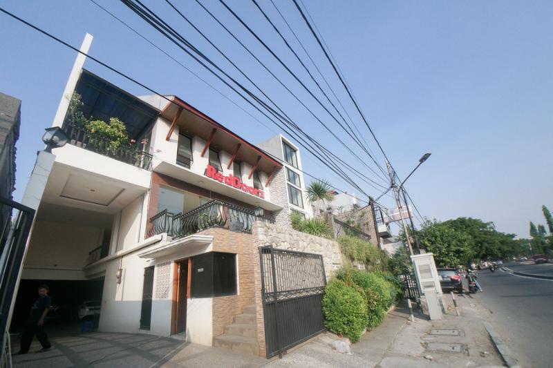 פנסיון Reddoorz Plus Near Green Pramuka Square Mall