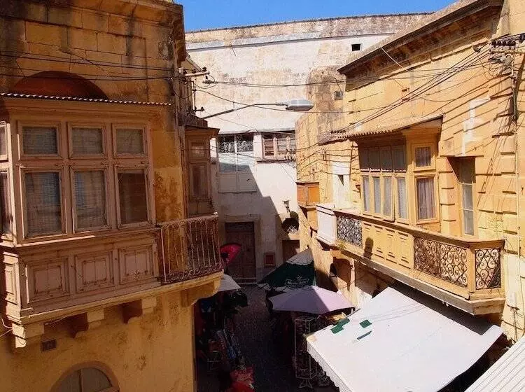 تختخواب و صبحانه Provicario