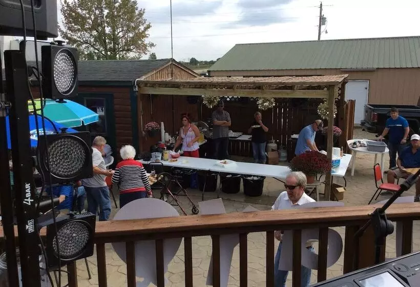 Hotelli Bullwinkles Rustic Lodge