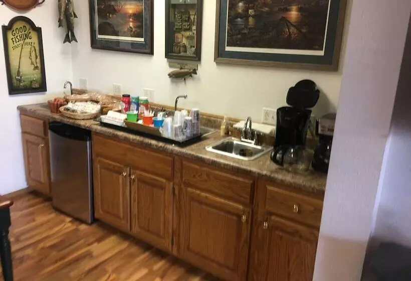 Hotelli Bullwinkles Rustic Lodge