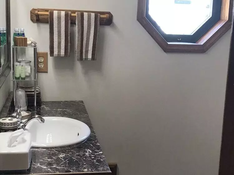 Hotelli Bullwinkles Rustic Lodge