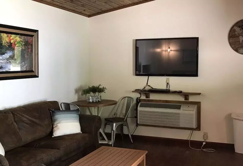 Hotelli Bullwinkles Rustic Lodge