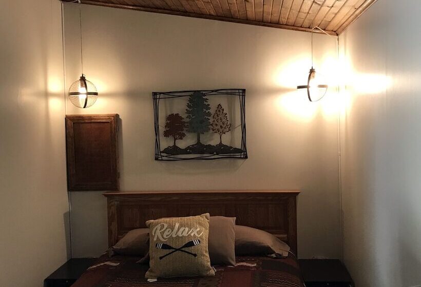 호텔 Bullwinkles Rustic Lodge