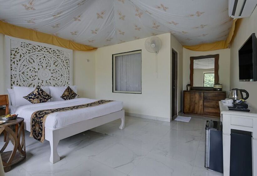 Отель Kavish Holiday Hill Resort