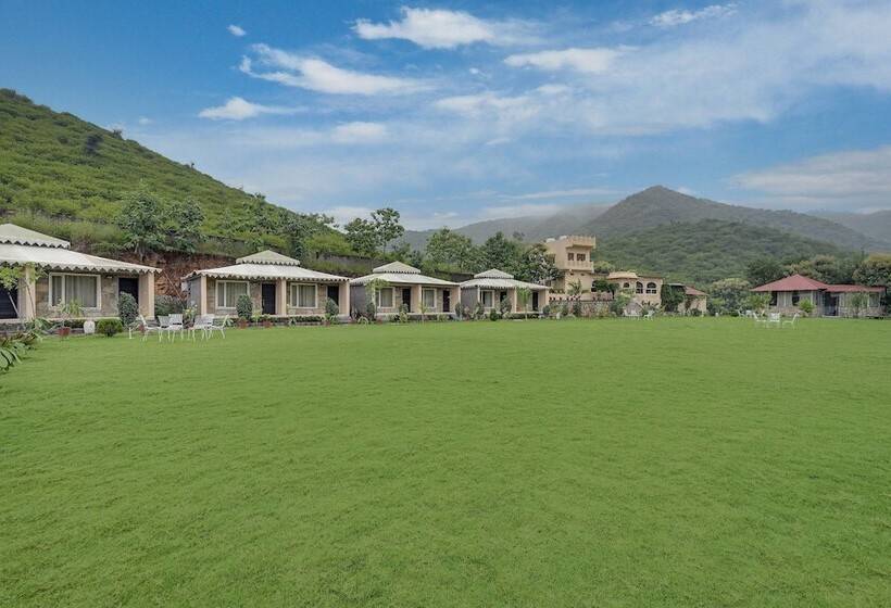 Отель Kavish Holiday Hill Resort