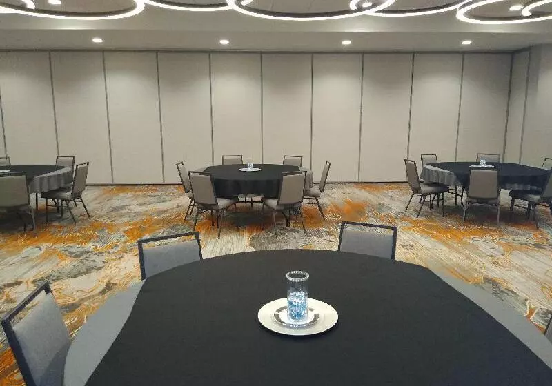 Hotelli Holiday Inn   Kansas City   Northeast, An Ihg