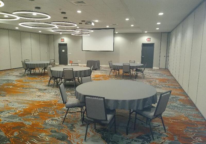 فندق Holiday Inn   Kansas City   Northeast, An Ihg